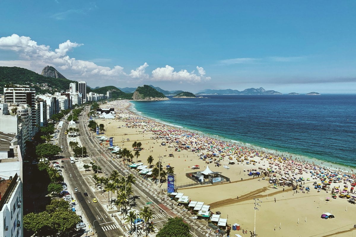 Brazil Delays Visa Requirement for American Tourists Until April